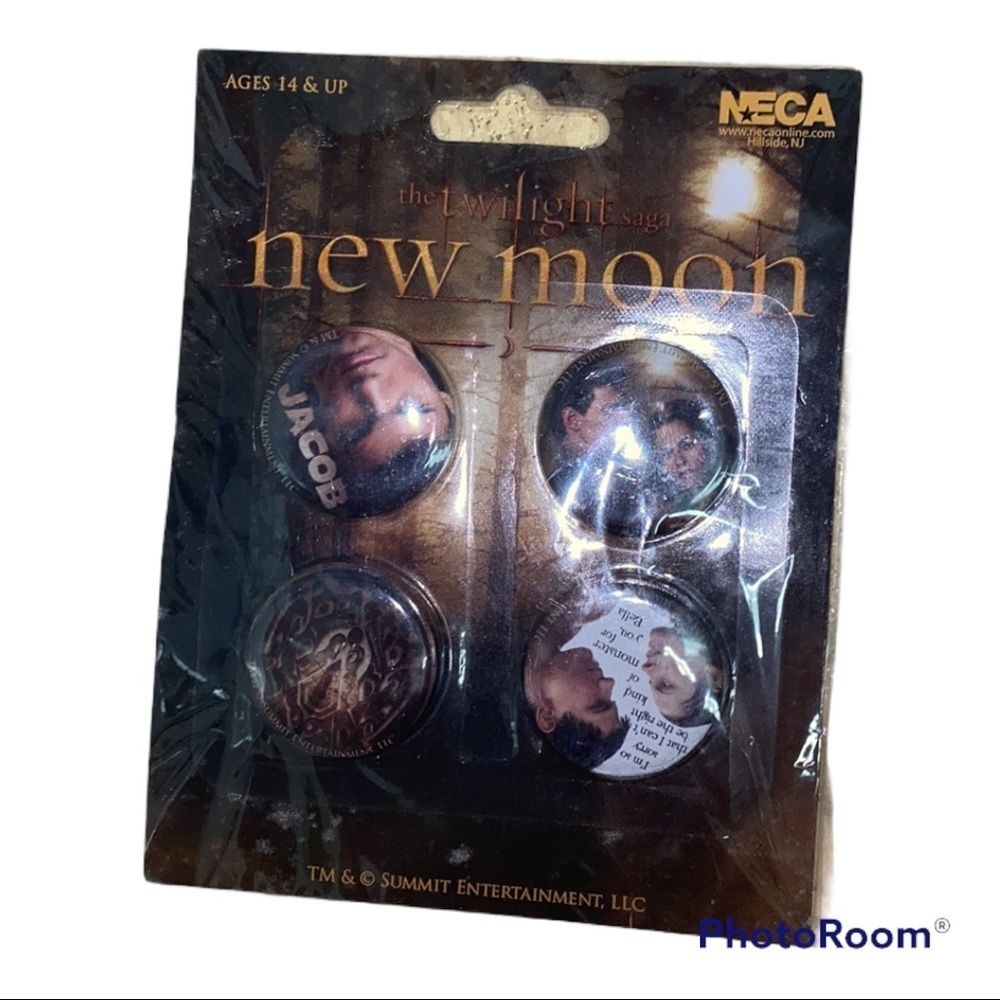 TWILIGHT SAGA NEW MOON 4 LAPEL PIN BUTTON PINBACK SET SEALED PACKAGE